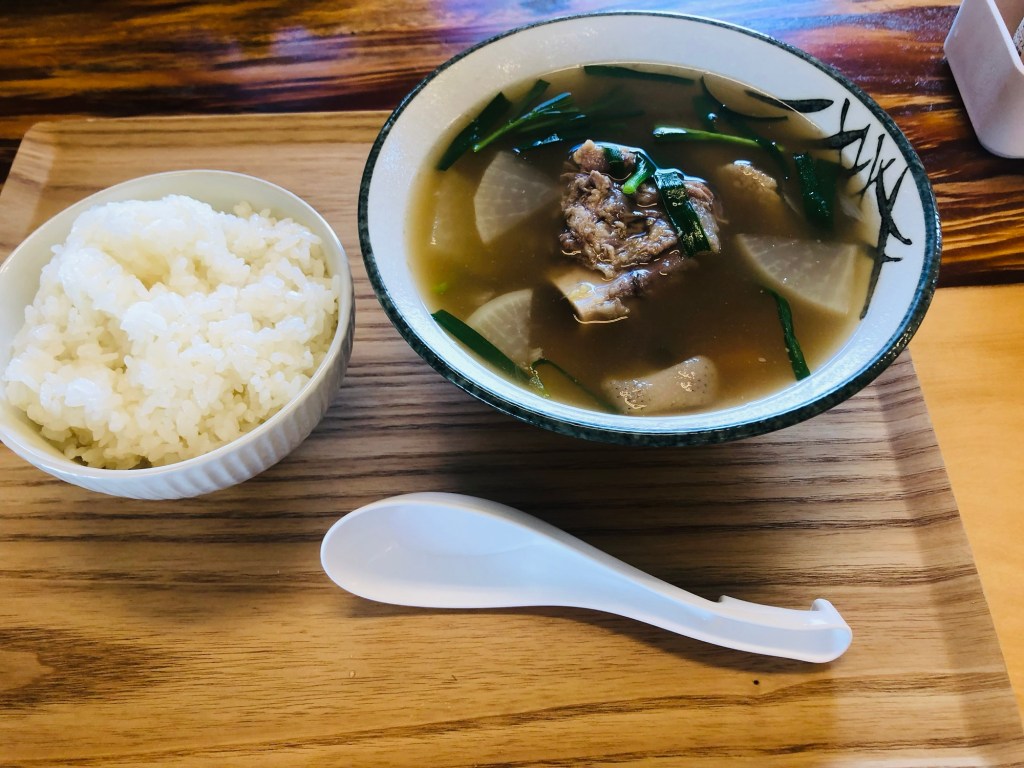 可以吃到山豬肉的石垣島餐廳！來比較看看跟台灣原住民不同的山豬肉料理吧！三川食堂🍲🇯🇵石垣島