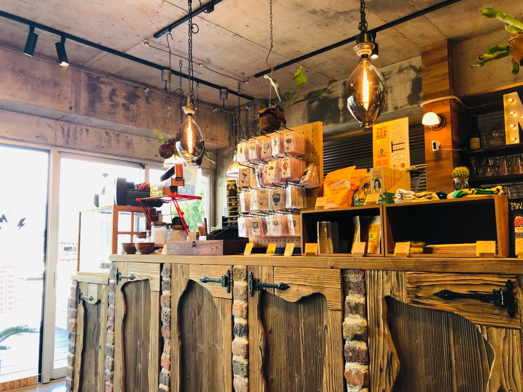 推薦非常有特色跟品味的石垣島咖啡廳NUTSTOWN COFFEEROASTERS及鹿肉🇯🇵石垣島