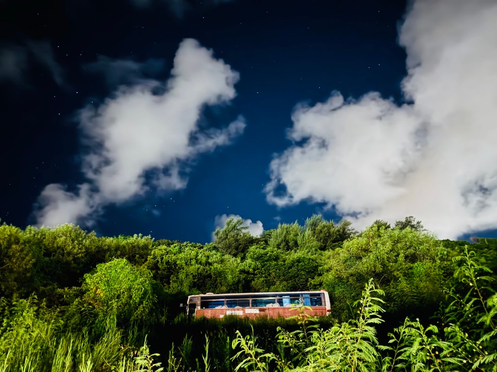 沖繩想拍滿天星河應該到哪裡?宇流麻市的海中道路是一個不錯的選擇🇯🇵沖繩