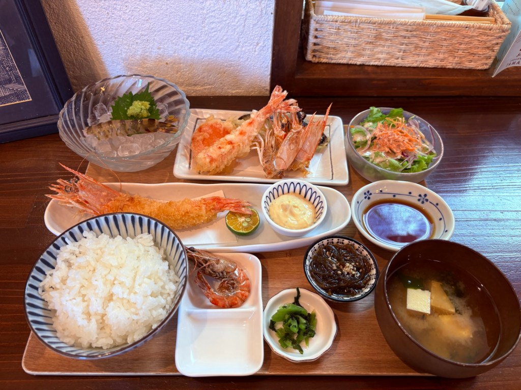 沖繩超好吃車海老蝦蝦飯｜好吃斑節蝦🇯🇵沖繩屋我地島