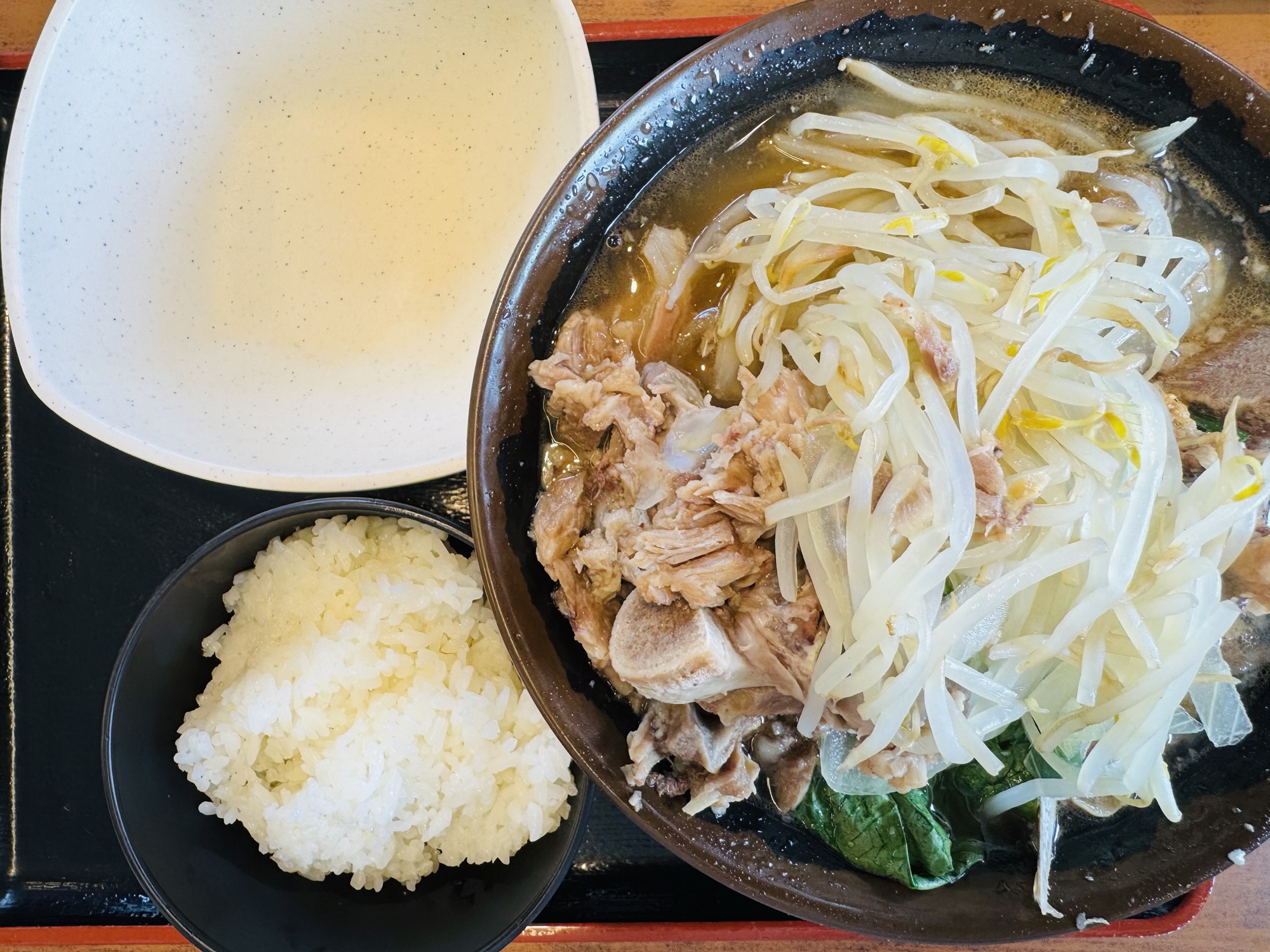 沖繩人氣在地食堂「宮良そば浦添店」:必吃骨汁定食與沖繩傳統麵🇯🇵沖繩